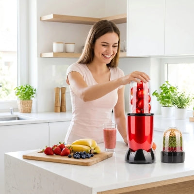 femme utilise mixeur robot